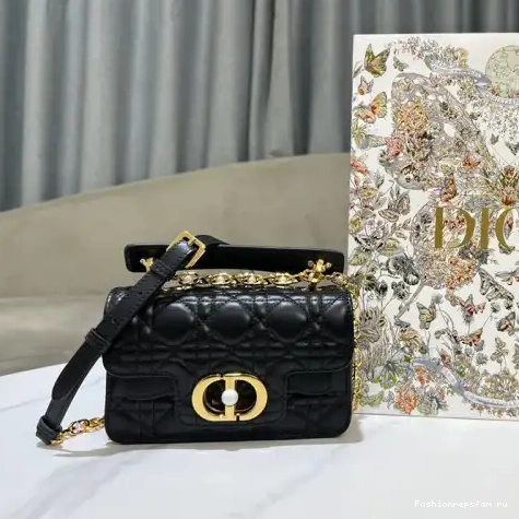 2405YA0142 Dio Bags 0530